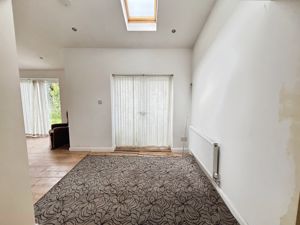 Open plan kitchen diner- click for photo gallery